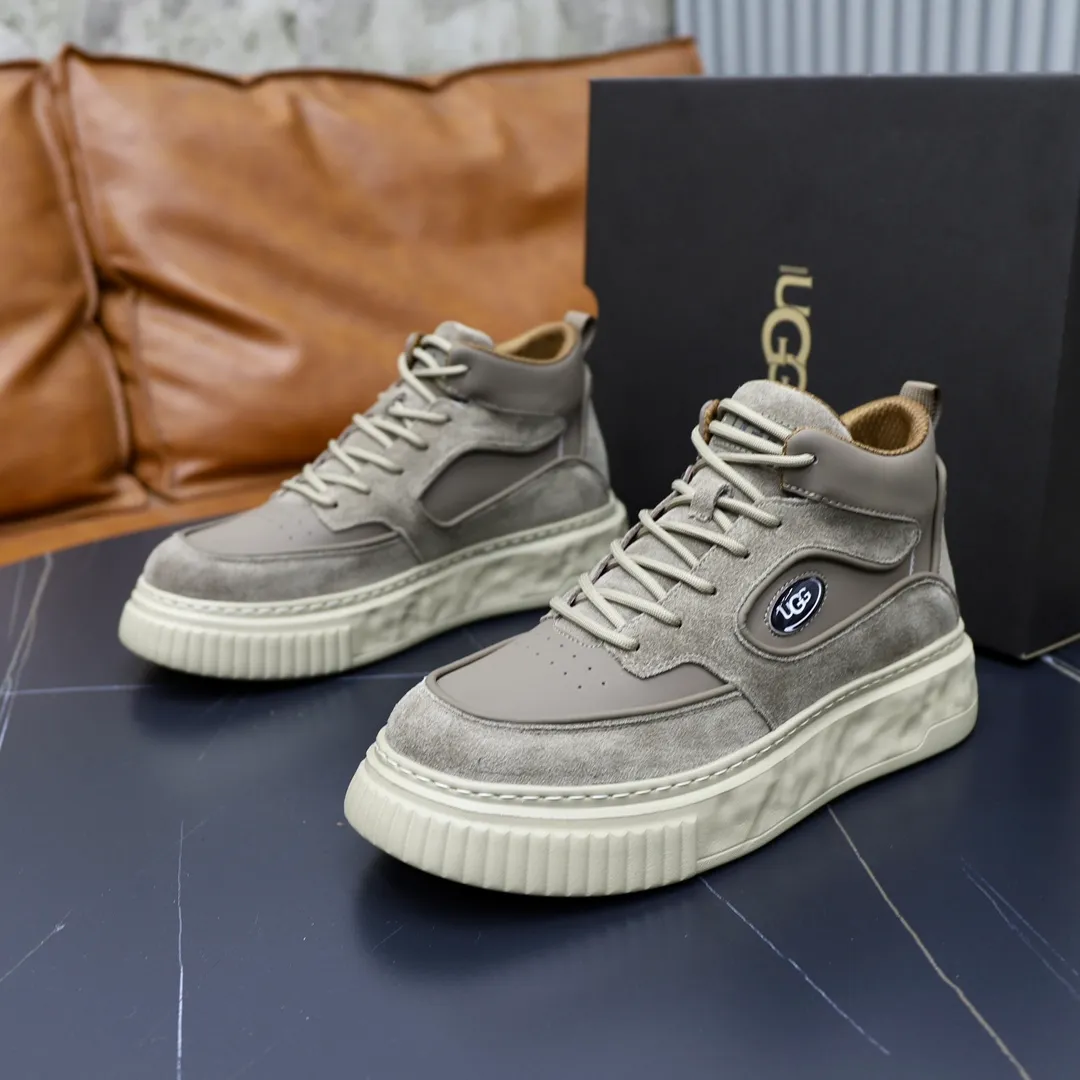 Ex-factory price: 620💰Thick wool imported from Australia Brand: UGG genuine purchase Size: 39-44 Grade: Official website 1:1 Material: First layer of genuine leather waterproof and antifreeze upper Real wool lining Original non-slip soft wear-resistant outsole Style category: Men's casual shoes Trendy style Comfortable on the feet Color: Official website color synchronization